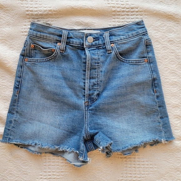 Denim Forum by Aritzia, The '50s Arlo Hi Mid-thigh Denim Short with frayed Hem - Picture 2 of 8